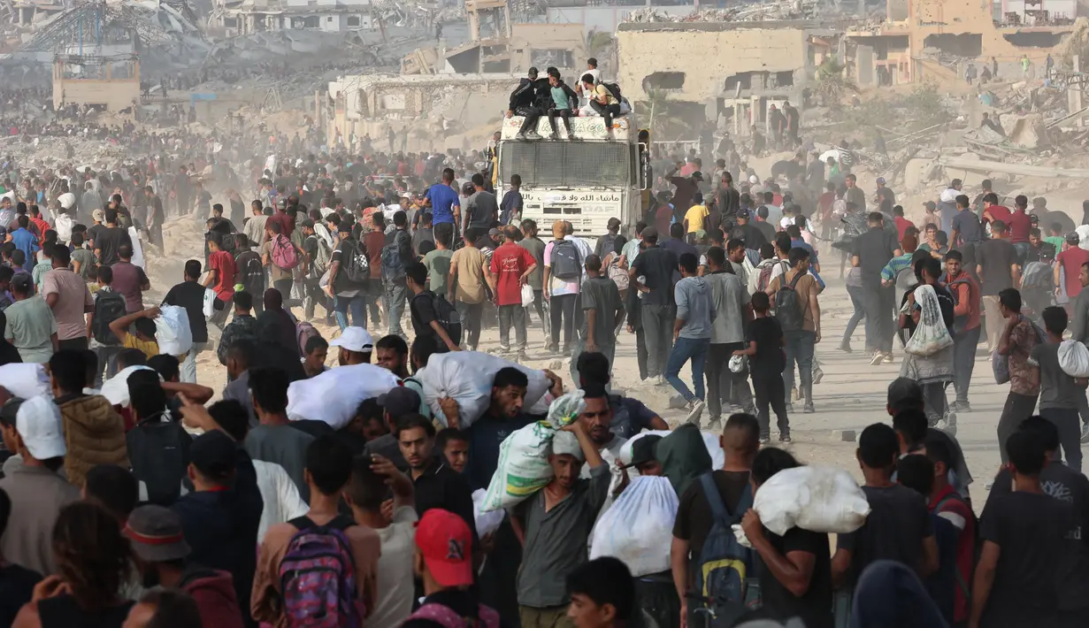 Sedikitnya 60 orang tewas akibat rentetan serangan pasukan militer Israel di berbagai wilayah Jalur Gaza sepanjang Jumat (20/6/2025). (Omar AL-QATTAA/AFP)
