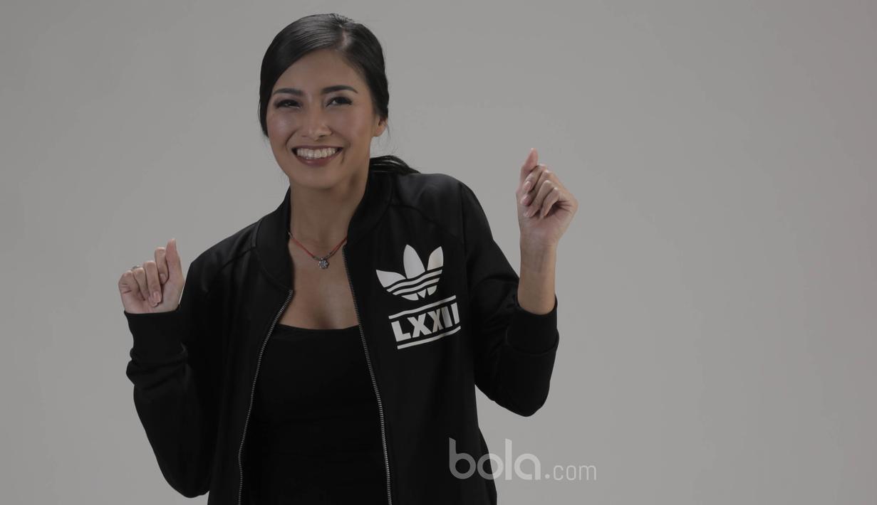 Menjadi pembawa acara olahraga menjadi salah satu momen terpenting dalam hidup Venilia Agik. (Bola.com/Vitalis Yogi Trisna)