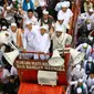 Pimpinan FPI, Muhammad Rizieq Shihab saat unjuk rasa di Mabes Polri, Jakarta, Senin (16/1). Massa menuntut Kapolri Jenderal Tito Karnavian segera mencopot Kapolda Jabar, Irjen Anton Charliyan. (Liputan6.com/Immanuel Antonius)