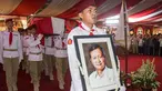 Keluarga menyerahkan jenazah Ketua Umum Partai Gerindra Suhardi ke pihak Universitas Gadjah Mada (UGM). Didik Waluyo, kakak ipar Suhardi mengatakan pihak keluarga merasa sangat kehilangan dengan sosok Suhardi.