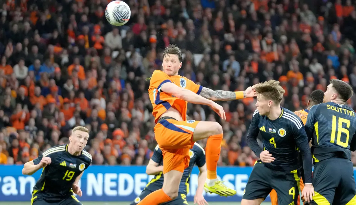 Meski tampil menekan sejak awal laga, Belanda baru bisa merobek jala Skotlandia pada menit ke-40 melalui aksi Tijjani Reijnders. (AP Photo/Peter Dejong)