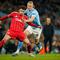 Erling Haaland berebut bola dengan Neco Williams dalam laga Liga Inggris antara Manchester City vs Nottingham Forest di Etihad Stadium, 5 Maret 2026. (AP Photo/Dave Thompson)