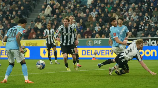 Pertandingan Newcastle vs Manchester City di ronde kelima FA Cup di St James' Park, Minggu (08/03/2026) dini hari WIB.