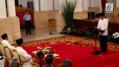 Presiden Joko Widodo atau Jokowi menggelar perayaan khusus menyambut malam Nuzulul Quran di Istana Negara, Jakarta, Senin malam. Ada doa khusus yang dipanjatkan Jokowi saat itu.