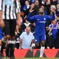 Michy Batshuayi mencetak dua gol sekaligus membantu Chelsea lolos ke babak 16 besar Piala FA 2017-2018. (AFP/Glyn Kirk)