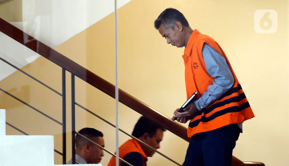 Mantan Komisioner KPU Wahyu Setiawan bersiap menjalani pemeriksaan lanjutan di Gedung KPK,  Jakarta, Rabu (12/2/2020). Wahyu Setiawan diperiksa terkait kasus dugaan suap pengurusan pergantian antarwaktu (PAW) anggota DPR. (merdeka.com/Dwi Narwoko)