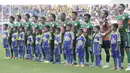 Pemain Bhayangkara Surabaya United bersiap melawan Madura United dalam Trofeo Kapolda Jatim di Stadion Gelora Deltras, Sidoarjo, Minggu (24/4/2015). (Bola.com/Zulfirdaus Harahap)