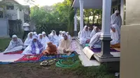 Muslim Aboge Baru Melaksanakan Salat Id pada Kamis 6 Juni 2019 Pagi (Liputan6.com/Dian Kurniawan)