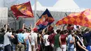 Kehadiran juru taktik yang berjulukan The Special One itu mendapatkan sambutan yang sangat meriah dari suporter fanatik AS Roma. (Foto:AFP/Filippo Monteforte)