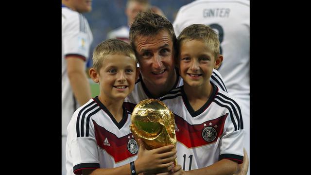 Pemain Timnas Jerman Rayakan Kemenangan Bersama Orang Terkasih