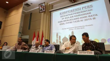 Sejumlah menteri menggelar konferensi pers terkait kesiapan pemerintah menyambut Ramadan dan Idul Fitri, Jakarta, Jumat (19/6/2015). (Liputan6.com/Faizal Fanani)