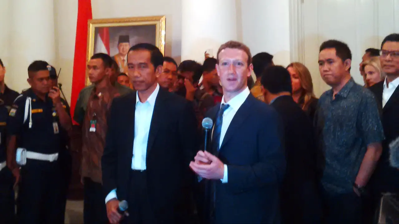 Berjas Hitam, Bos FB Mark Zuckerberg Tiba di Kantor Jokowi