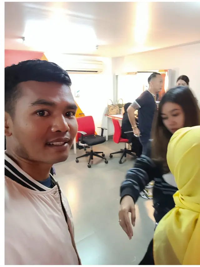 6 Potret Sultan TikToker saat Diundang ke TV, Kini Mengemis Minta Uang ke Raffi Ahmad