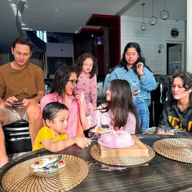 Ultah Elea anak Ussy Sulistiawaty dan Andhika Pratama