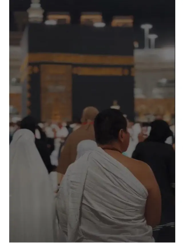 7 Potret Darma Mangkuluhur Umrah Bareng Sang Ayah Tommy Soeharto, Tampil Gagah