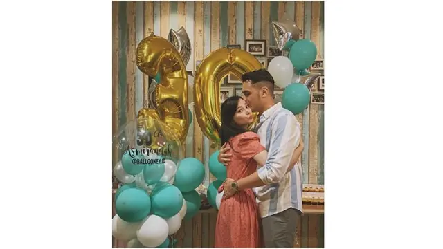 Asmirandah saat diberi kejutan ulang tahun ke 30 oleh sang suami, romantis banget.