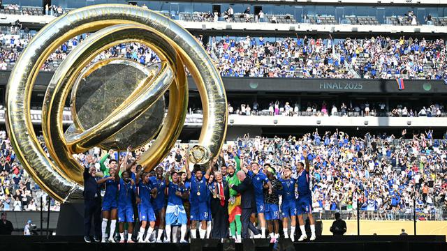 Foto: Kenangan Indah Enzo Maresca Bersama Chelsea, Akhiri Puasa Gelar Sejak Musim 2021/2022 dengan Dua Trofi
