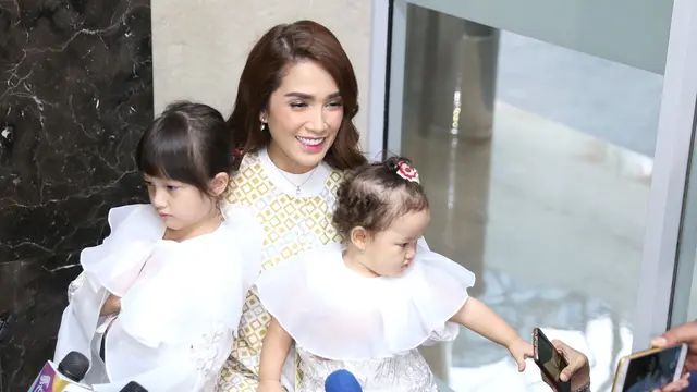 [Bintang] Ussy Sulistiwaty