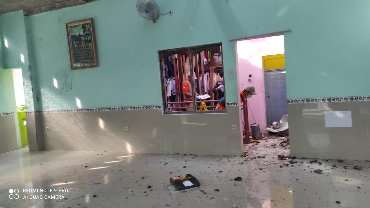 Sebuah ledakan terjadi di kawasan pondok pesantren Darul Masyruh, Desa Dusun Pesantren, Klambu, Grobogan, Jawa Tengah