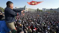 Rakyat Kirgizstan protes hasil pemilihan legislatif. Dok: AP Photo/Vladimir Voronin