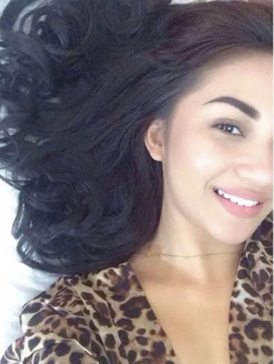 'Tersenyumlah! Anda tak bisa menyaksikan pelangi tanpa gerimis..❤️,' tulis Ariel, Kamis (24/9/2015). (Via Instagram/@Arieltatum)