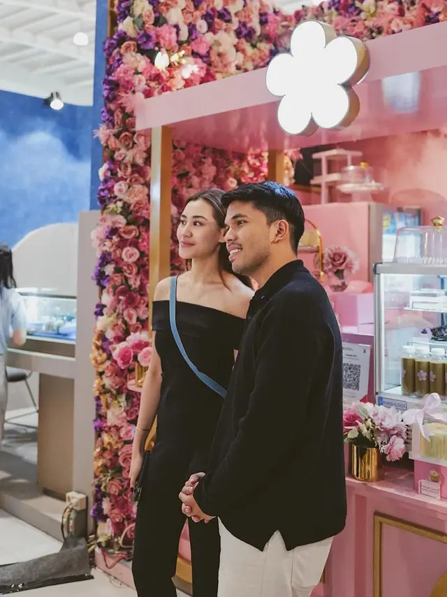 Gaya Aaliyah Massaid dan Thariq Halilintar di Wedding Expo.