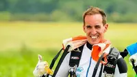 Hobi Skydiving Bawa Pria Ini Jual Udara Bersih dalam Botol  (sumber. Elitereaders.com)