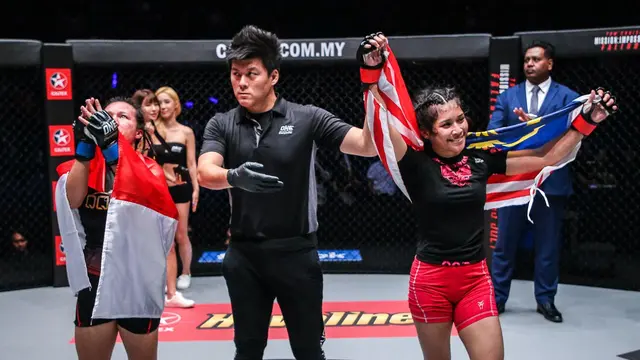 Jihin “Shadow Cat” Radzuan (kanan) saat mengalahkan Priscilla Lumban Gaol, Juli lalu. (ONE Championhsip)