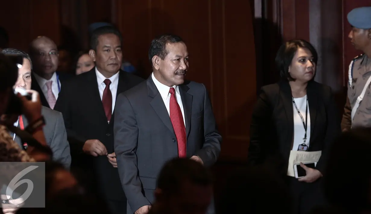 Kapolri Jendral Polisi Badrodin Haiti tiba untuk menghadiri pembukaan SOMTC ASEAN di Jakarta, Selasa (24/5). SOMTC adalah forum kerja sama kepolisian seluruh negara anggota ASEAN yang membahas isu strategis Asia Tenggara. (Liputan6.com/Faizal Fanani)