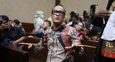 Mantan Wakil Menteri Ketenagakerjaan (Wamenaker), Immanuel Ebenezer Gerungan alias Noel, saat menanti waktu pelaksanaan sidang pembacaan tuntutan dari Jaksa Penuntut Umum (JPU) atas kasus dugaan pemerasan dan penerimaan gratifikasi terkait pengurusan sertifikasi Keselamatan dan Kesehatan Kerja (K3) di lingkungan kementerian Ketenagakerjaan di Pengadilan Tindak Pidana Korupsi, Jakarta, Senin (18/5/2026). (Kapanlagi.com/Budy Santoso)