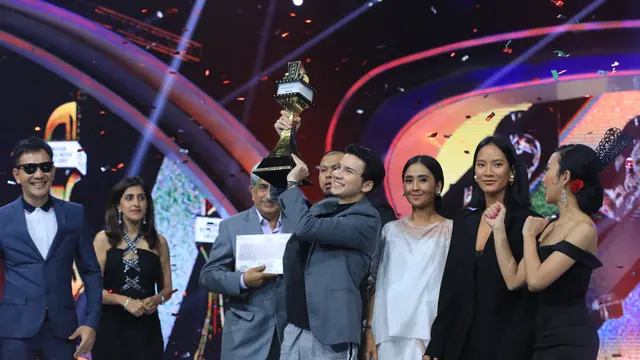 [Bintang] Film Pengabdi Setan (Kategori Film Box Office Terbaik)