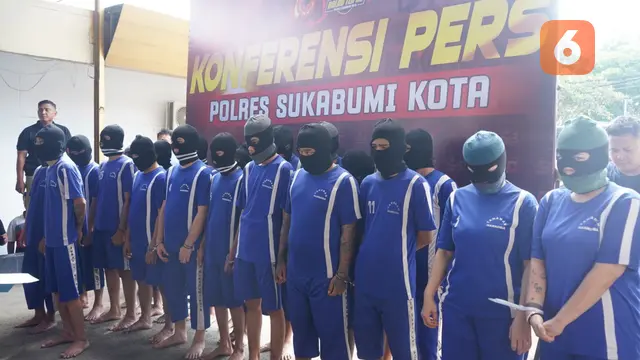 Ibu rumah tangga jadi tersangka bersama puluhan tersangka penyalahgunaan dan pengedaran narkotika dan obat terlarang, ditangkap Polres Sukabumi Kota (Liputan6.com/Fira Syahrin).