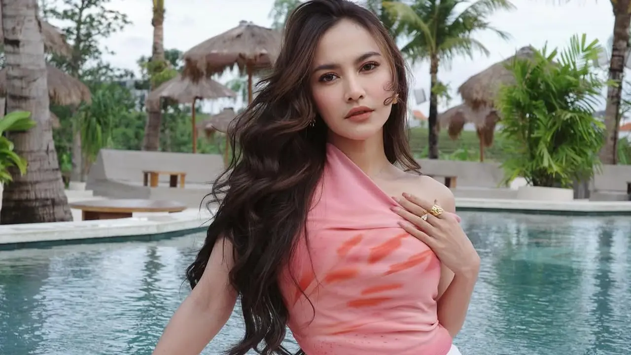 Gaya Liburan Mahalini di Bali, Tampil Stylish dengan Summer Outfit yang Menginspirasi