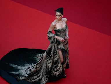 Cinta Laura Kiehl tiba untuk pemutaran film "The Old Oak" pada Festival Film Cannes edisi ke-76 di Cannes, Prancis selatan, 26 Mei 2023. (Photo by CHRISTOPHE SIMON / AFP)