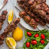 Bikin lapar, kamu harus tahu 8 tampilan lezat sate dari berbagai belahan dunia. (Via: recipehubs.com)