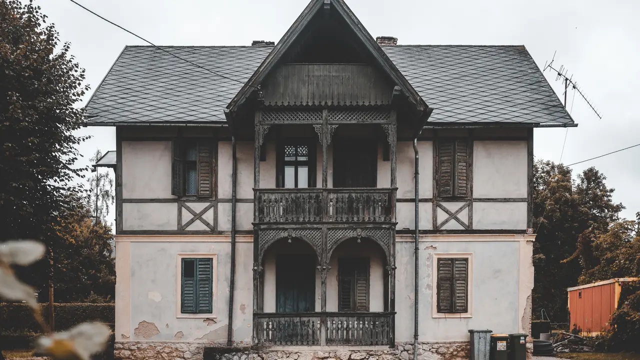 [Fimela] Rumah Tua