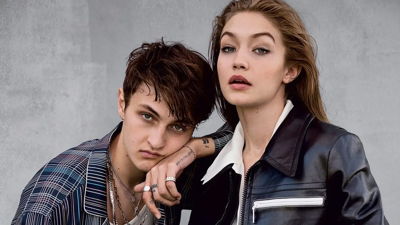 6 Potret Anwar Hadid, Adik Gigi Hadid yang Dikabarkan Pindah Agama