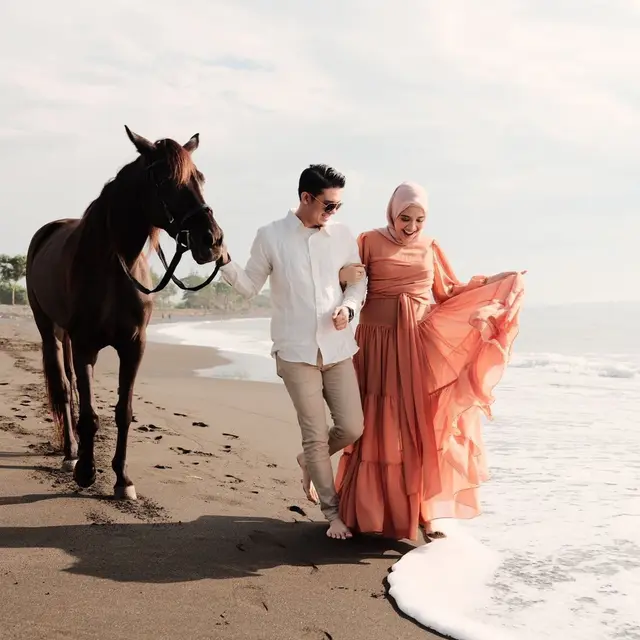 Bak Prewedding, Ini 6 Gaya Pemotretan Babymoon Zaskia Sungkar dan Irwansyah di Bali