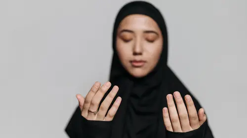 Ilustrasi Islami, muslimah, berdoa