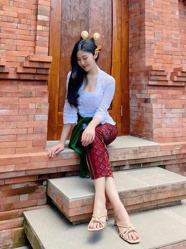 Putu Ayu Saraswati Puteri Indonesia Lingkungan 2020 yang Baru Dilamar Arsyah Rasyid. [@ayusarasw]