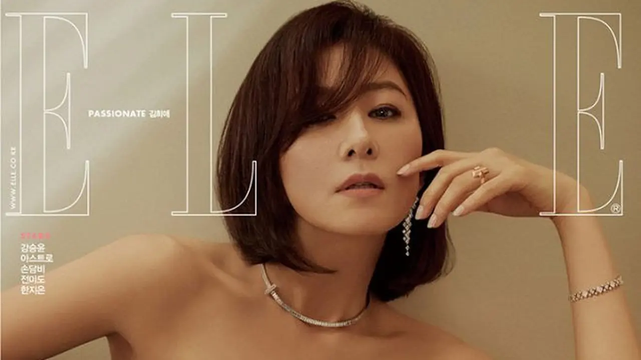 Kim Hee Ae pemeran Ji Sun Woo di drama The World of the Married/ELLE Korea