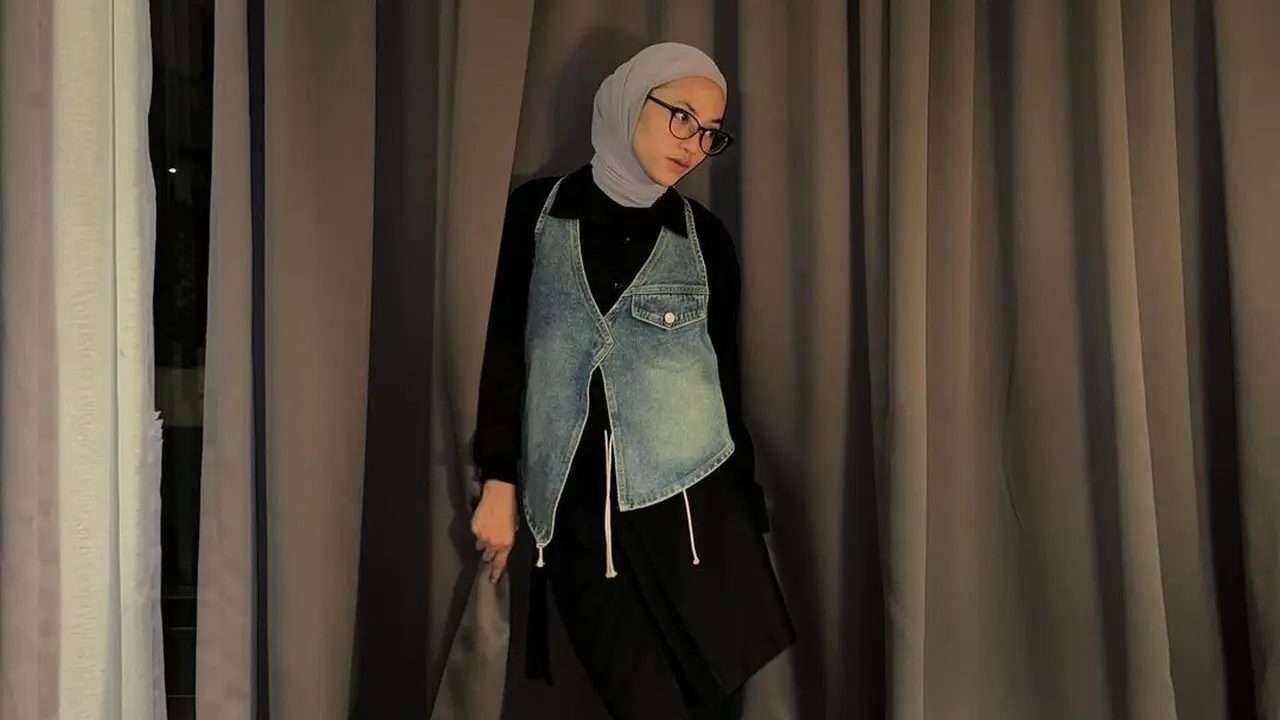 Feby Putri Murka Seorang Fans Membuat Konten Vlog di Tengah Pemakaman Ibunya
