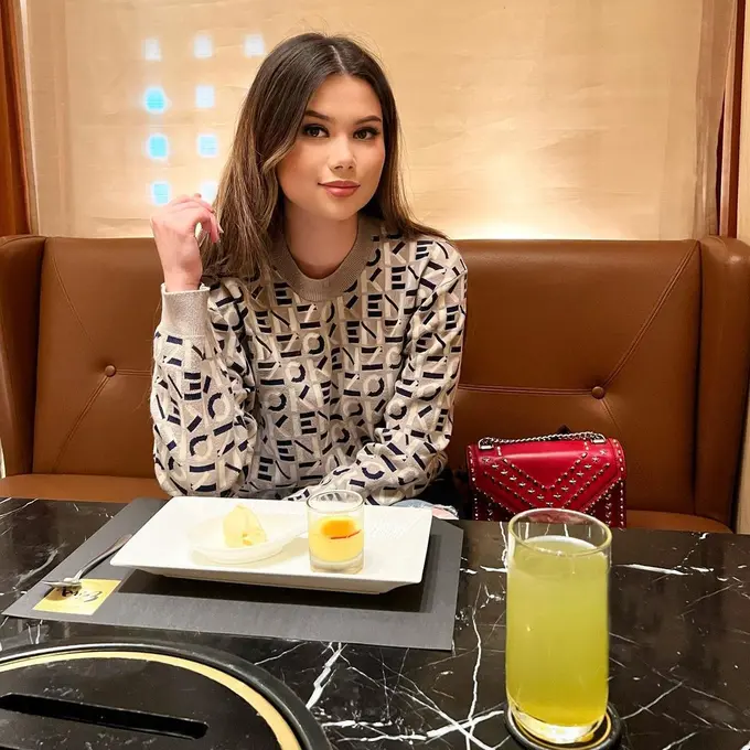 6 Potret Fabienne Nicole Miss Universe Indonesia 2023, Diminta Turun dari Jabatannya