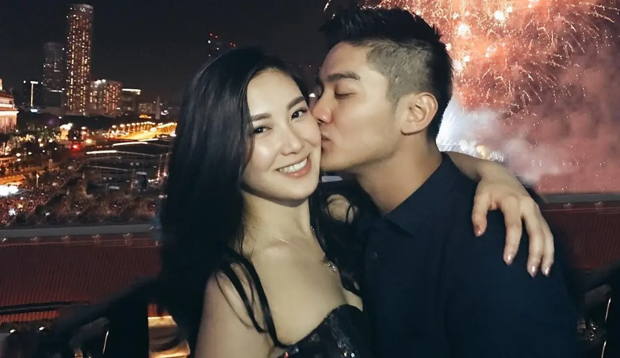 Meskipun sudah berencana menikah di tahun 2021 ini, namun Boy dan Karen belum menentukan tanggal. Ia hanya meminta doa dan mengatakan bahwa rencana pernikahannya digelar di pertengahan tahun 2021. (Instagram/karbearv)