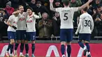 Striker Tottenham Hotspur Harry Kane (kedua kiri) berselebrasi setelah mencetak gol ke gawang Everton pada pekan ke-28 Liga Inggris 2021-2022 di Tottenham Hotspur Stadium, Selasa (8/3/2022) dini hari WIB. Tottenham Hotspur tanpa ampun menghajar Everton lima gol tanpa balas. (Ben STANSALL/AFP)