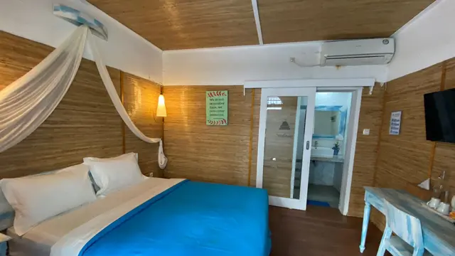 Menikmati Sunset dengan Nuansa Yunani di Santorini Beach Resort Gili Trawangan.