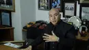 Presenter yang biasa tampil dengan gaya bicara ceplas ceplos, Deddy Corbuzier menanggis mendengar telpon dari Kiswinar, lelaki yang mengaku anak dari Mario Teguh. Apa yang membuat Deddy menanggis? (Galih W. Satria/Bintang.com)