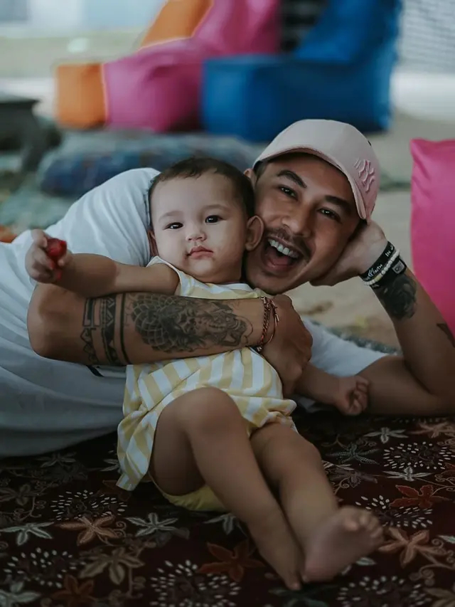 6 Potret Gemas Anak Kedua Dahlia Poland dan Fandy Christian, Lucu Banget
