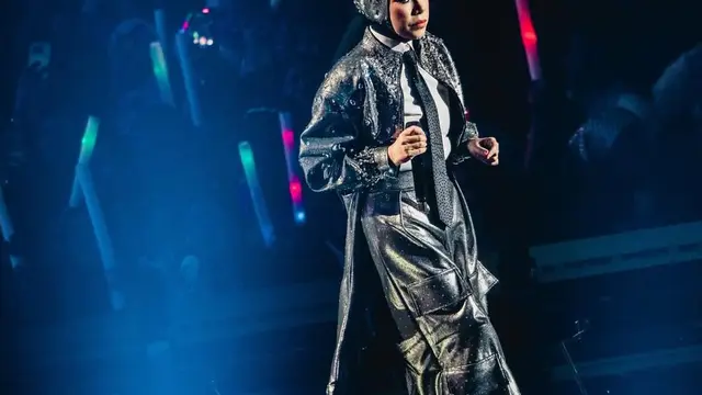Melly Goeslaw saat Konser Prom Nite di Malaysia. [@melly_goeslow]