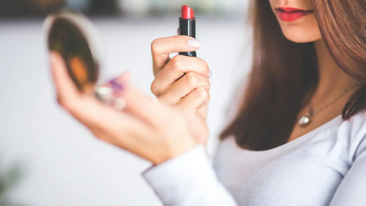 Bingung Memilih Warna Lipstik yang Tepat? Kenali Undertone Kulit Sebelum Menentukannya